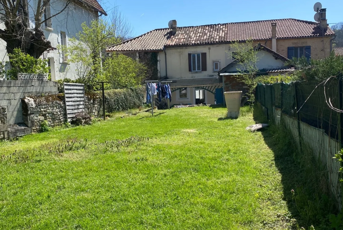 Maison à Saint-Front-Sur-Lémance - Investissement avec grand jardin 