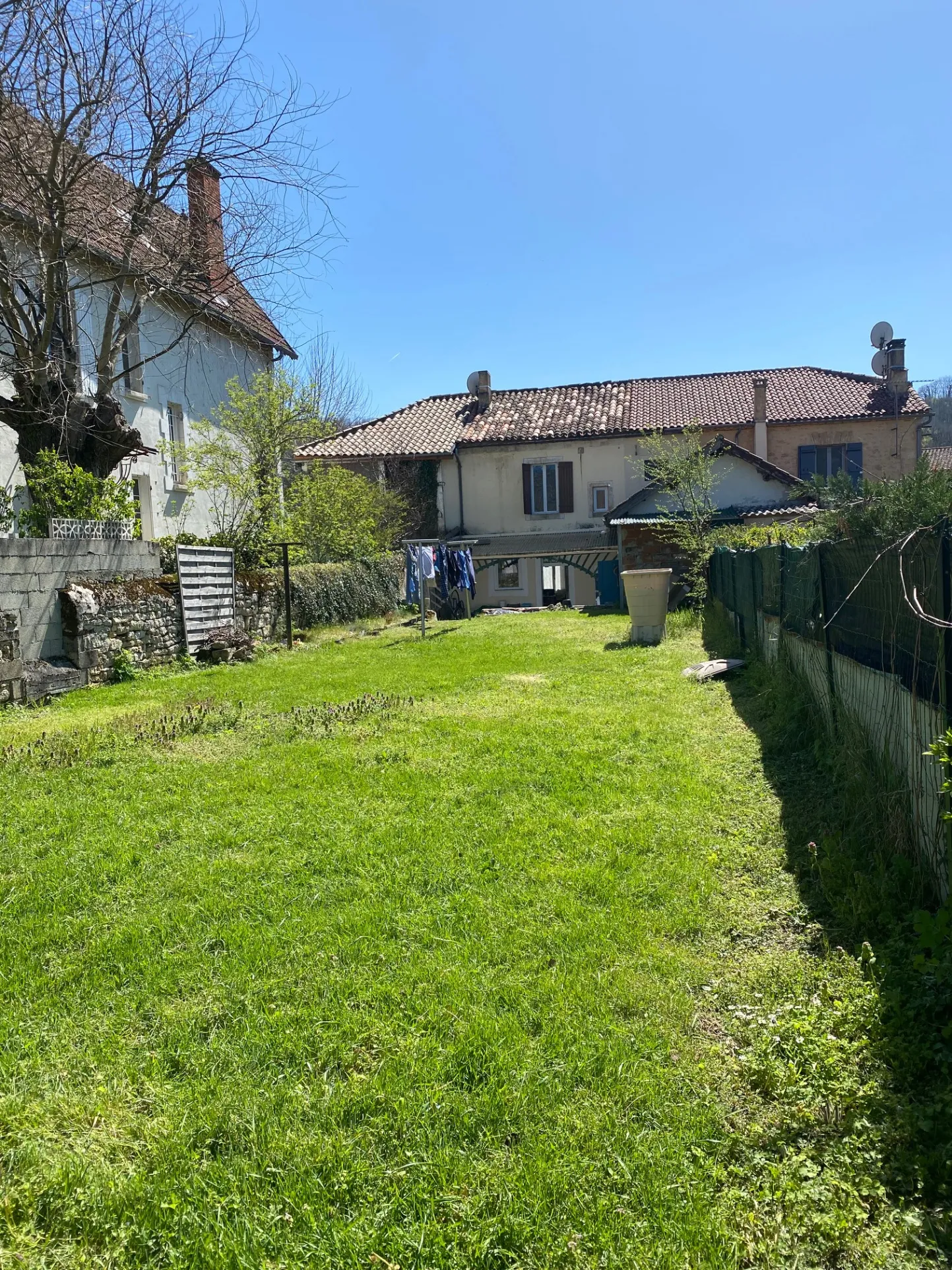 Maison à Saint-Front-Sur-Lémance - Investissement avec grand jardin 