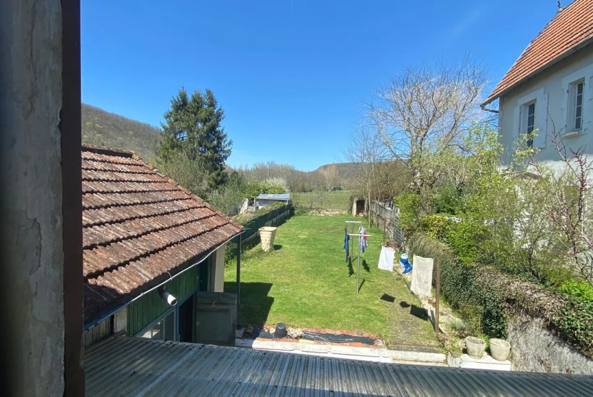 Maison à Saint-Front-Sur-Lémance - Investissement avec grand jardin 