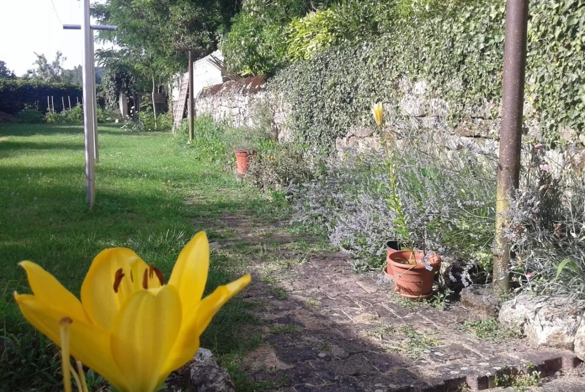 Maison à Saint-Front-Sur-Lémance - Investissement avec grand jardin 