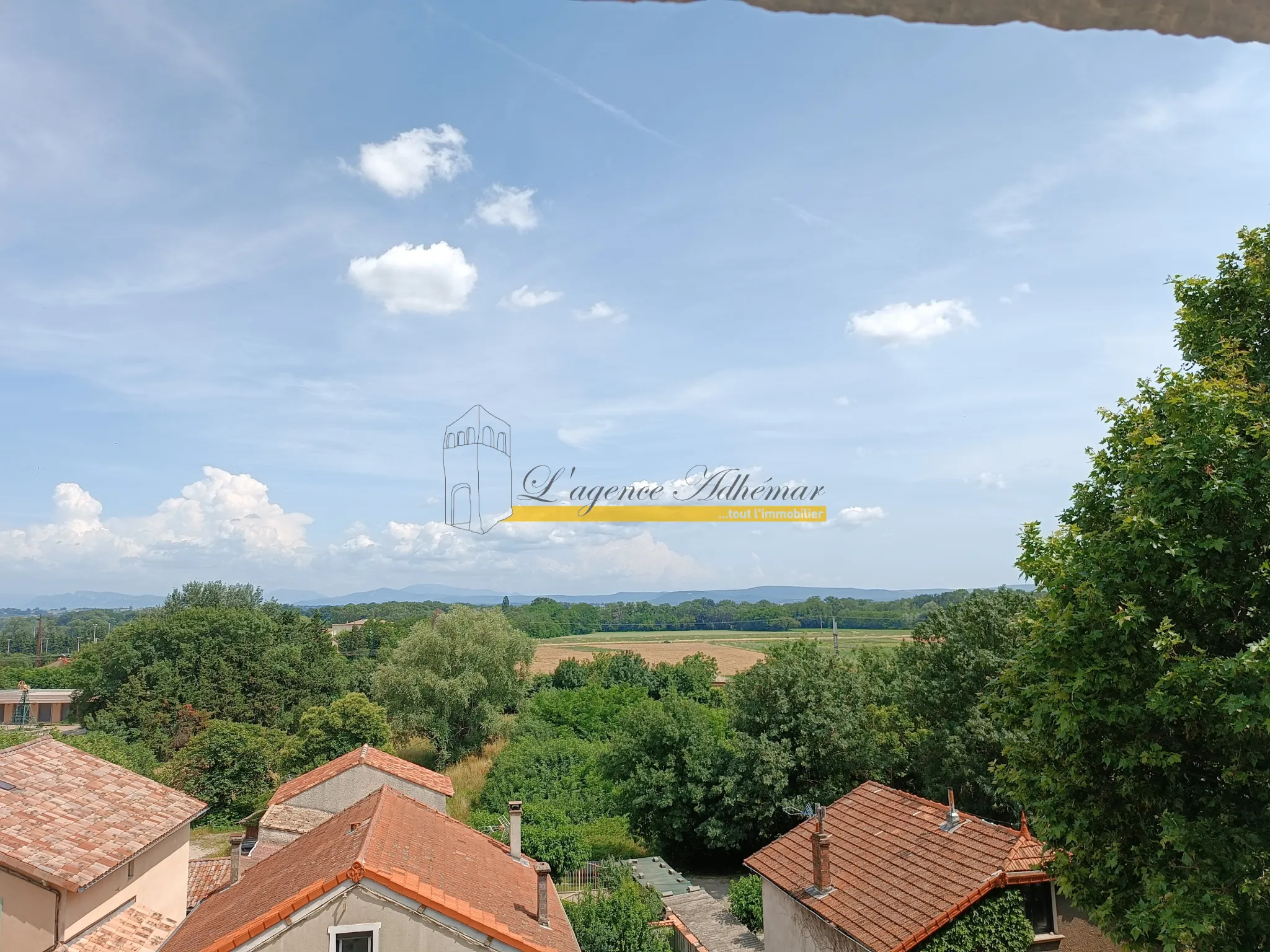 Maison de Ville avec Garage à Rochemaure 