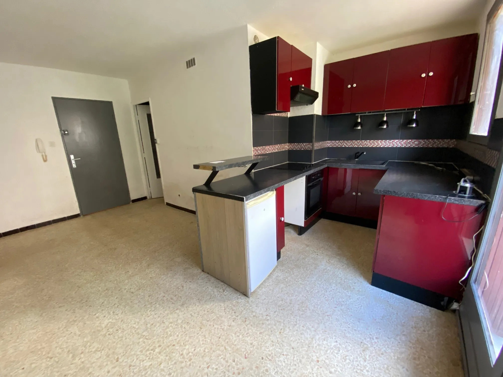 Appartement T2 à Nîmes avec Balcon et Parking 