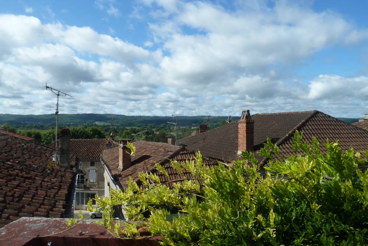 Belle Maison Rénovée au Coeur du Lot avec Vue Vallée - 105 m2 