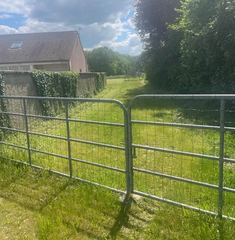 Terrain à bâtir en lisière de forêt à Fontaine la guyon - 4716m2 