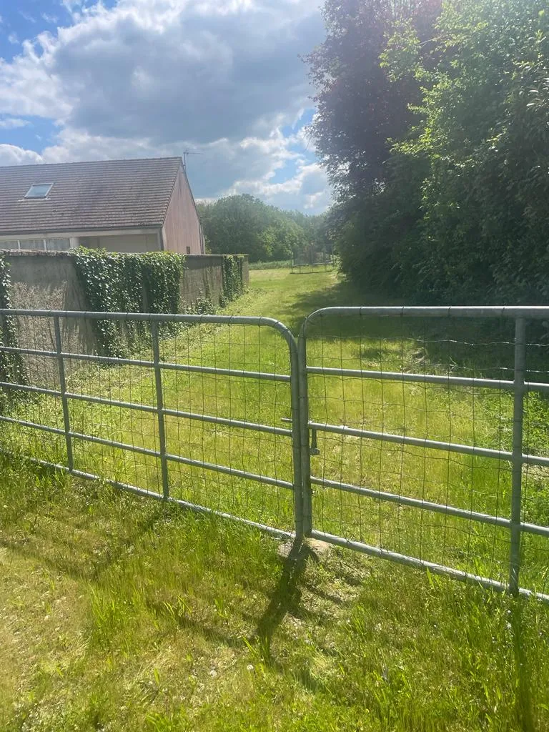 Terrain à bâtir en lisière de forêt à Fontaine la guyon - 4716m2 