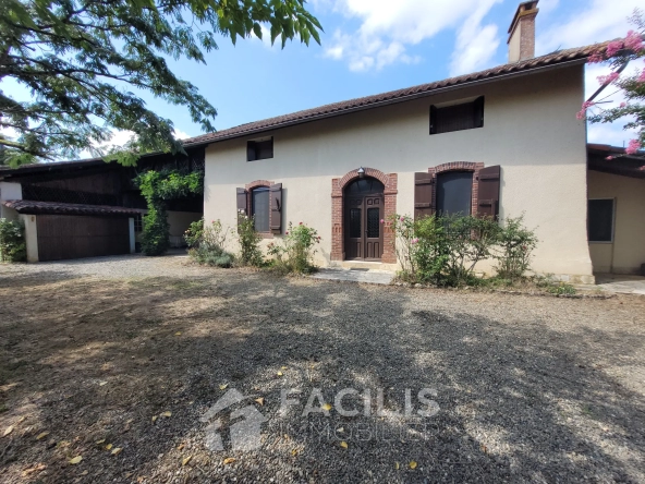 Charmante maison au calme avec dépendances à rénover