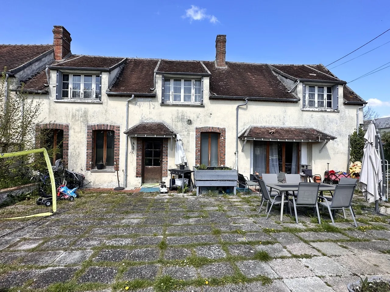 Fermette Briarde avec Jardin à Remettre au Goût du Jour - Région Longueville 