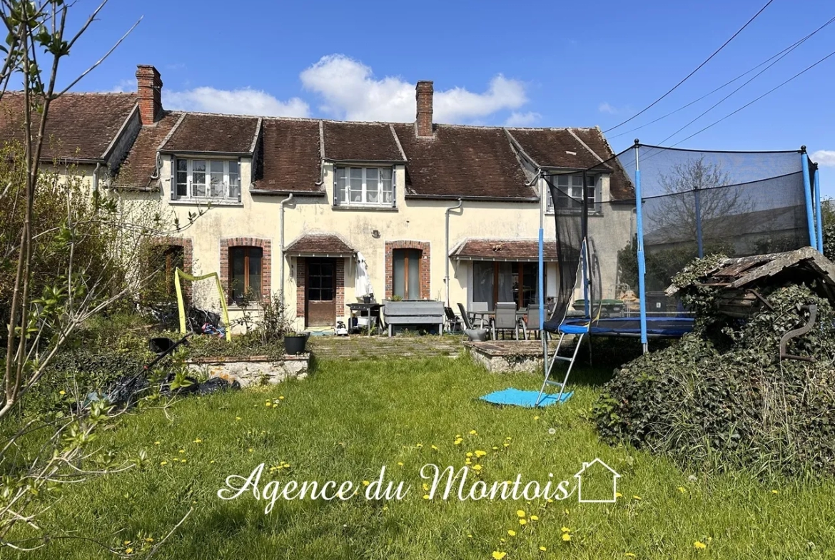 Fermette Briarde avec Jardin à Remettre au Goût du Jour - Région Longueville 