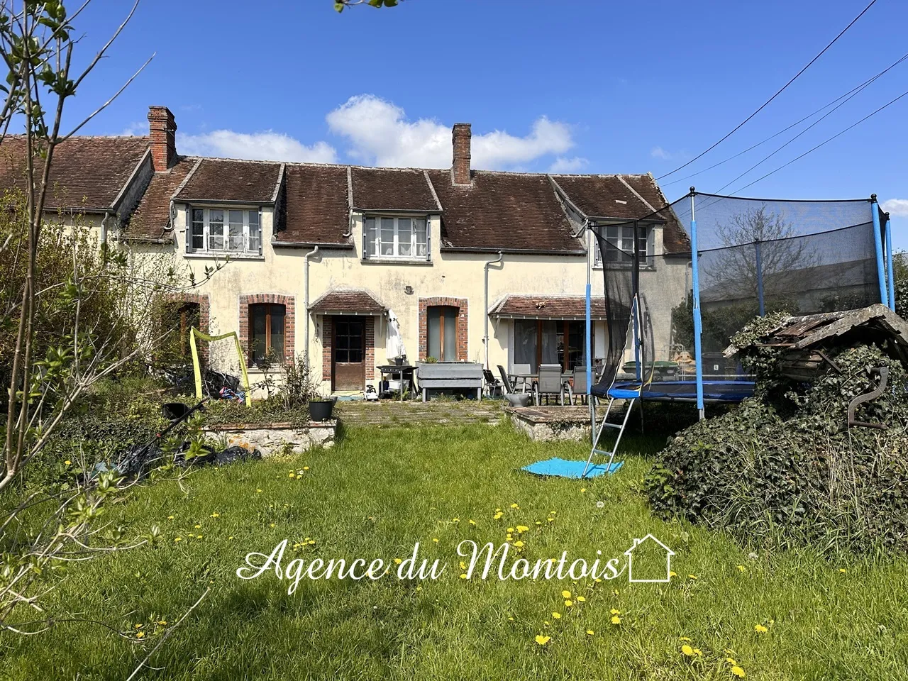 Fermette Briarde avec Jardin à Remettre au Goût du Jour - Région Longueville 