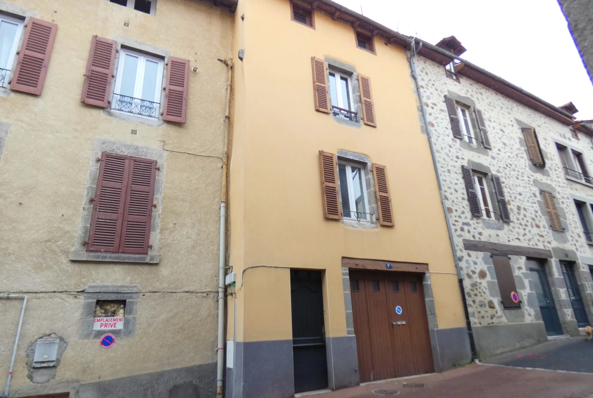 Maison de ville à vendre à Aurillac 