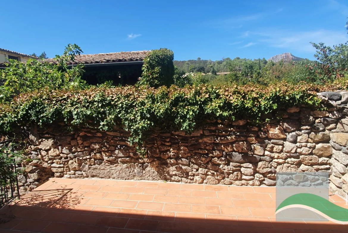 Cabrières, surperbe maison de village avec terrasses et caves 