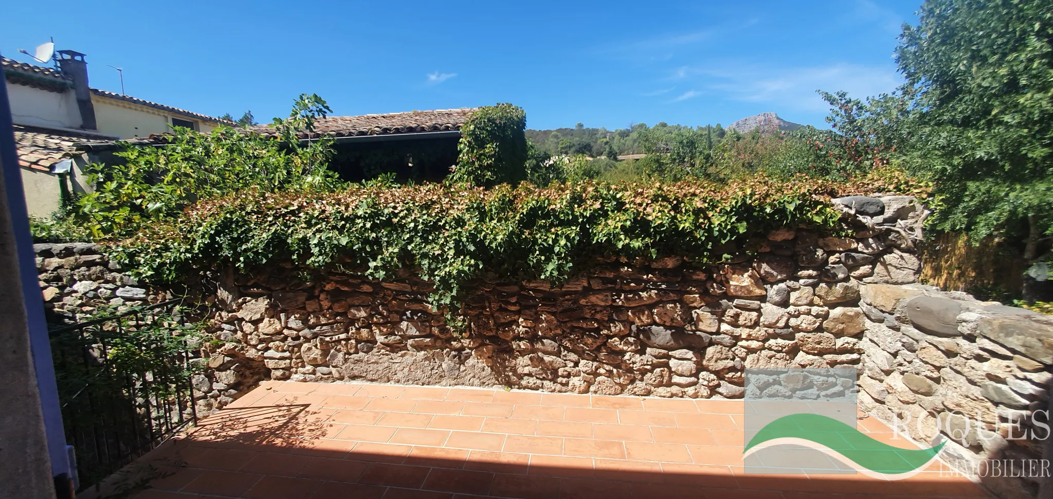 Cabrières, surperbe maison de village avec terrasses et caves 