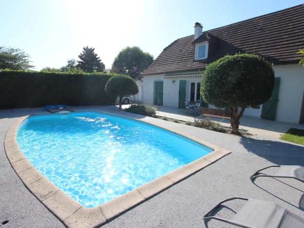 Maison à vendre à Nay - 113m2, vie de plain pied, piscine