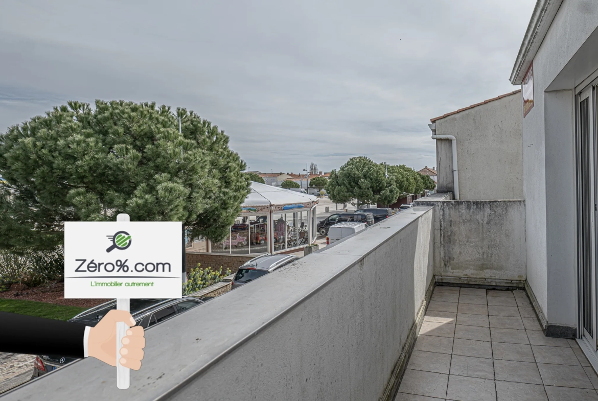 Appartement au cœur du centre-ville de La Tranche-sur-Mer avec vue sur la place du village 