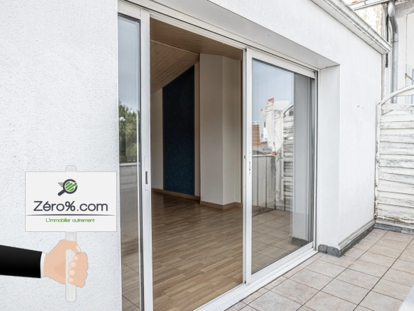 Appartement au cœur du centre-ville de La Tranche-sur-Mer avec vue sur la place du village