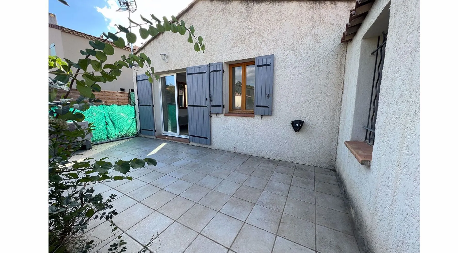 Maison de plain pied à Peyrolles-en-Provence avec terrasse et garage 