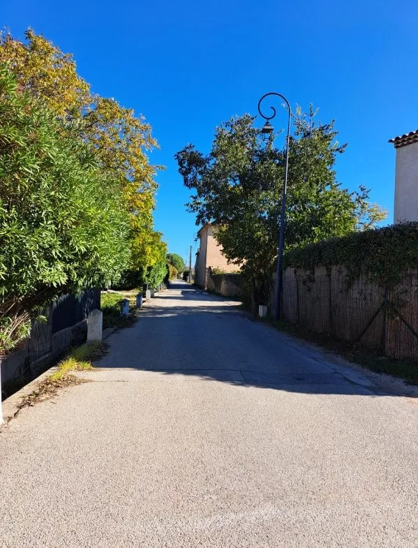 Maison de plain pied à Peyrolles-en-Provence avec terrasse et garage 