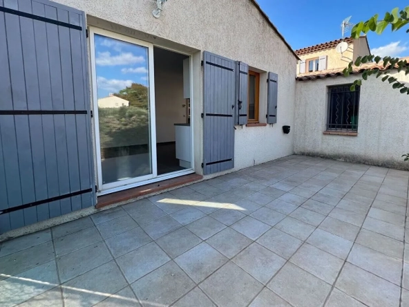 Maison de plain pied à Peyrolles-en-Provence avec terrasse et garage