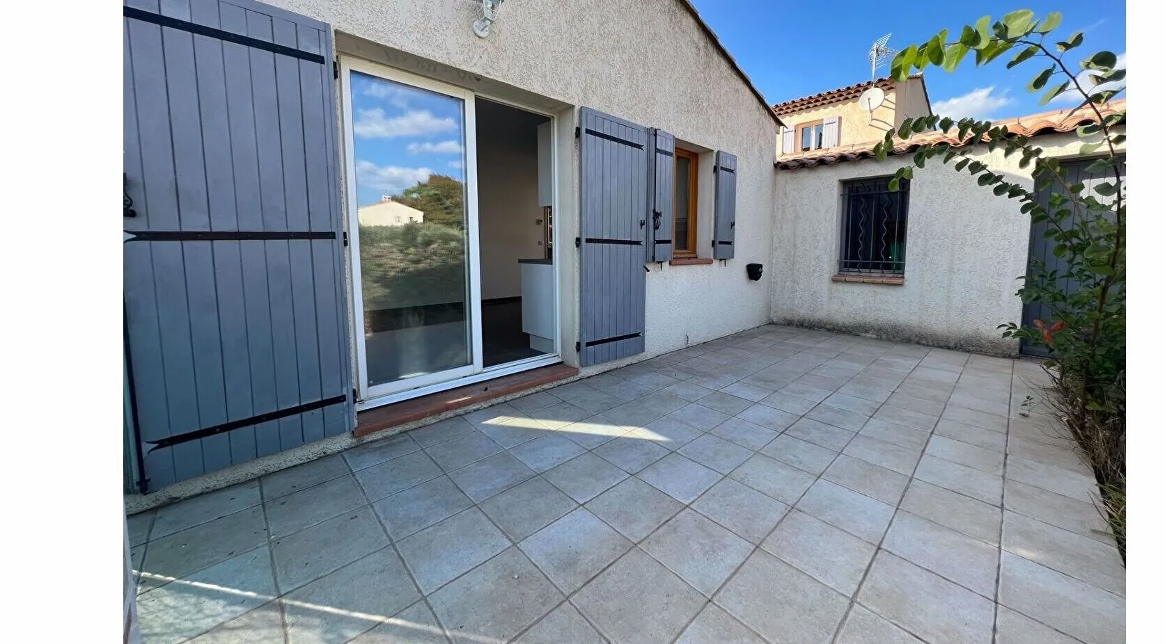 Maison de plain pied à Peyrolles-en-Provence avec terrasse et garage 