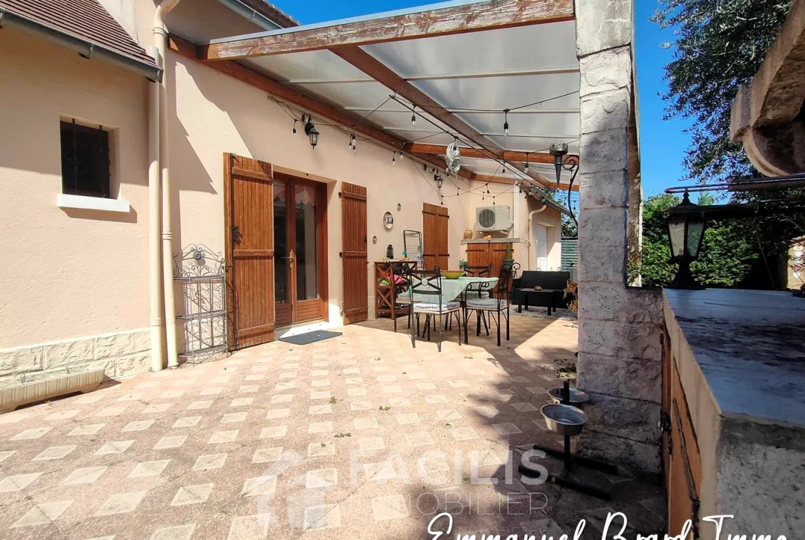 Maison familiale avec piscine à Naintré 