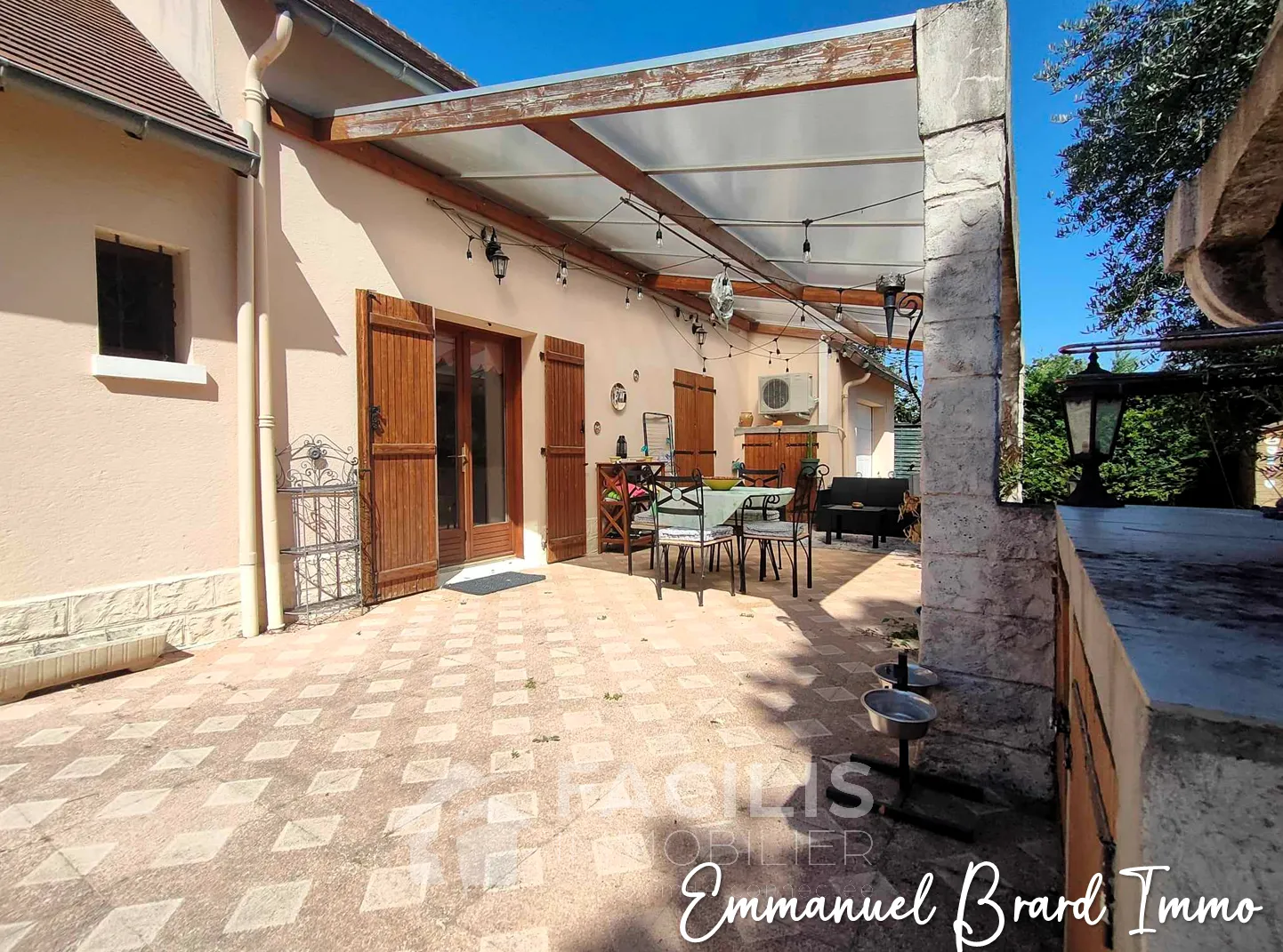 Maison familiale avec piscine à Naintré 