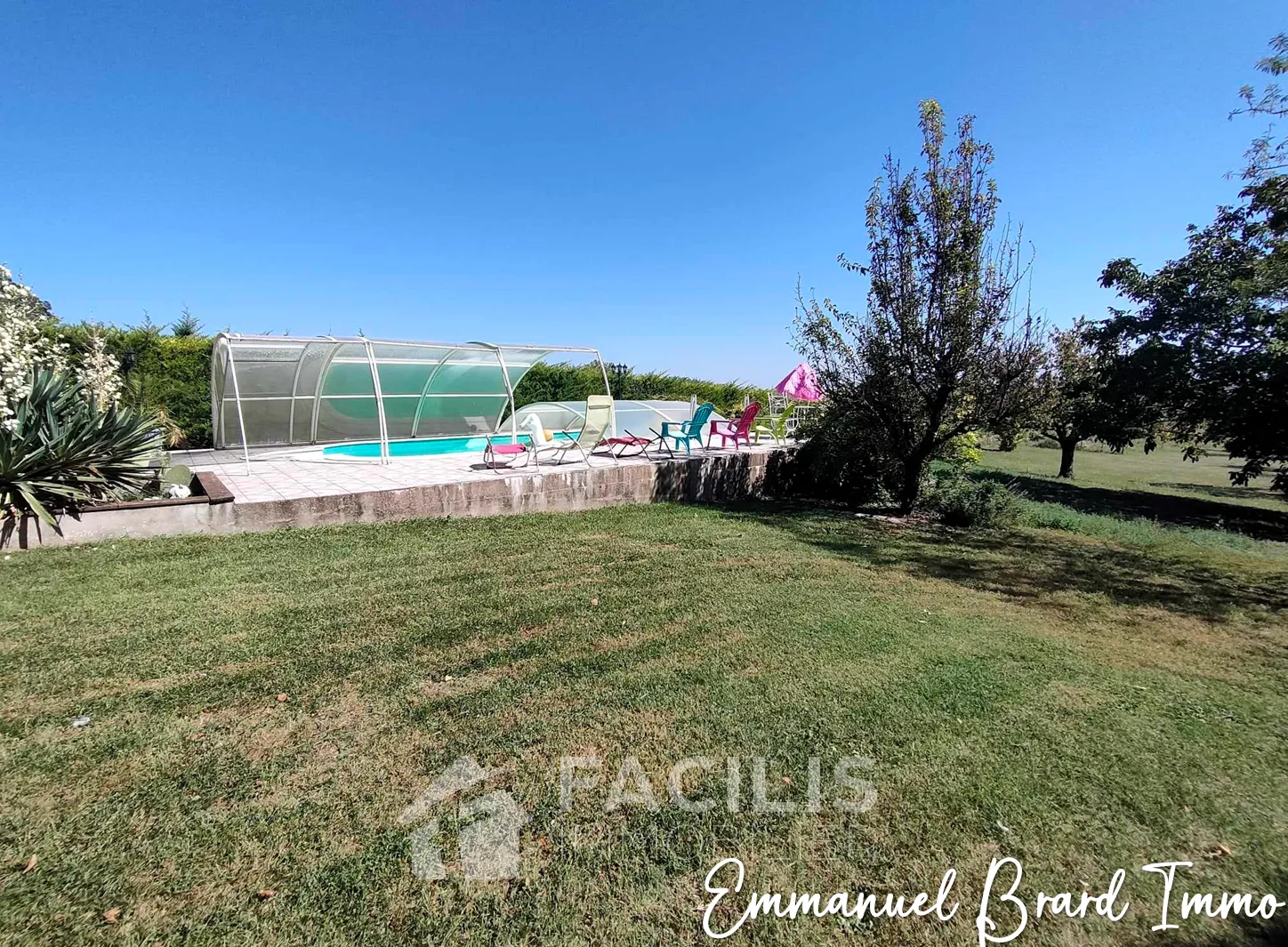 Maison familiale avec piscine à Naintré 