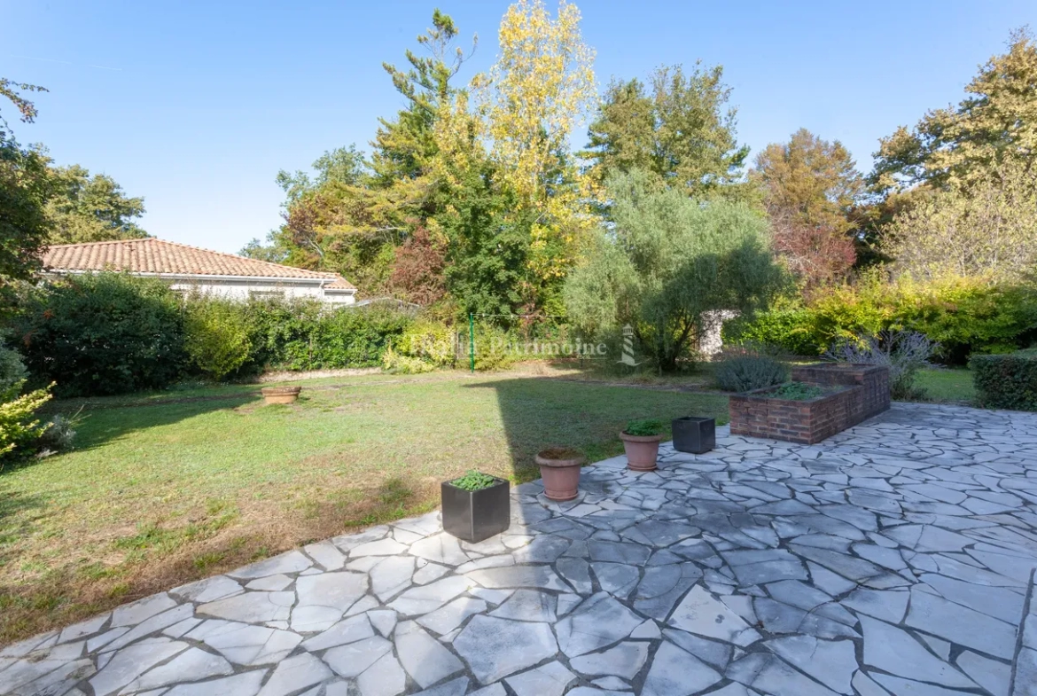 Maison de bourg de 90m2 avec joli jardin à Camblanes-et-Meynac 