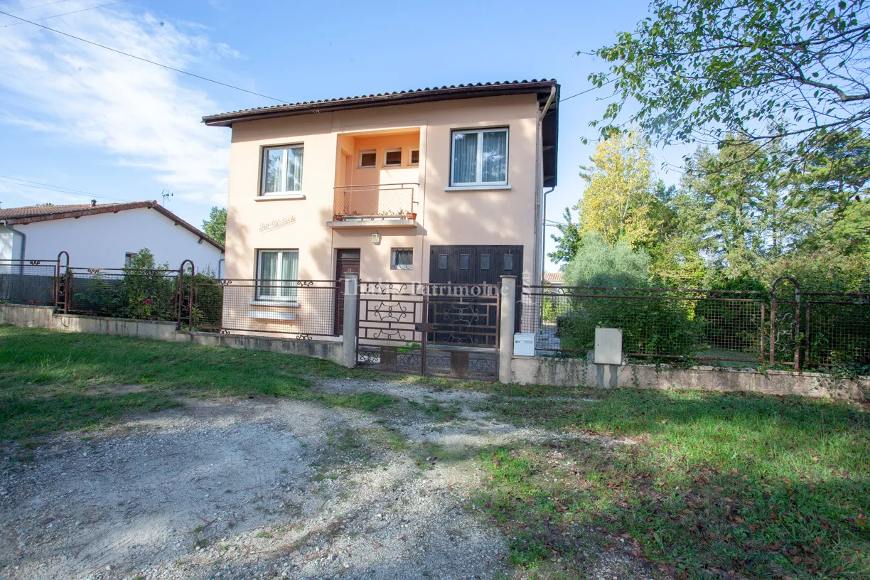 Maison de bourg de 90m2 avec joli jardin à Camblanes-et-Meynac 