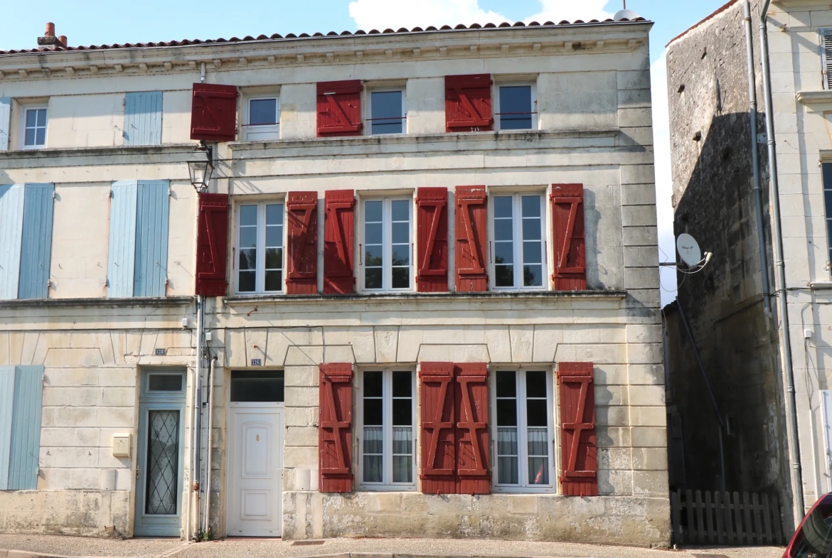 Maison 103m2 3 niveaux vue Charente Saint-Savinien 