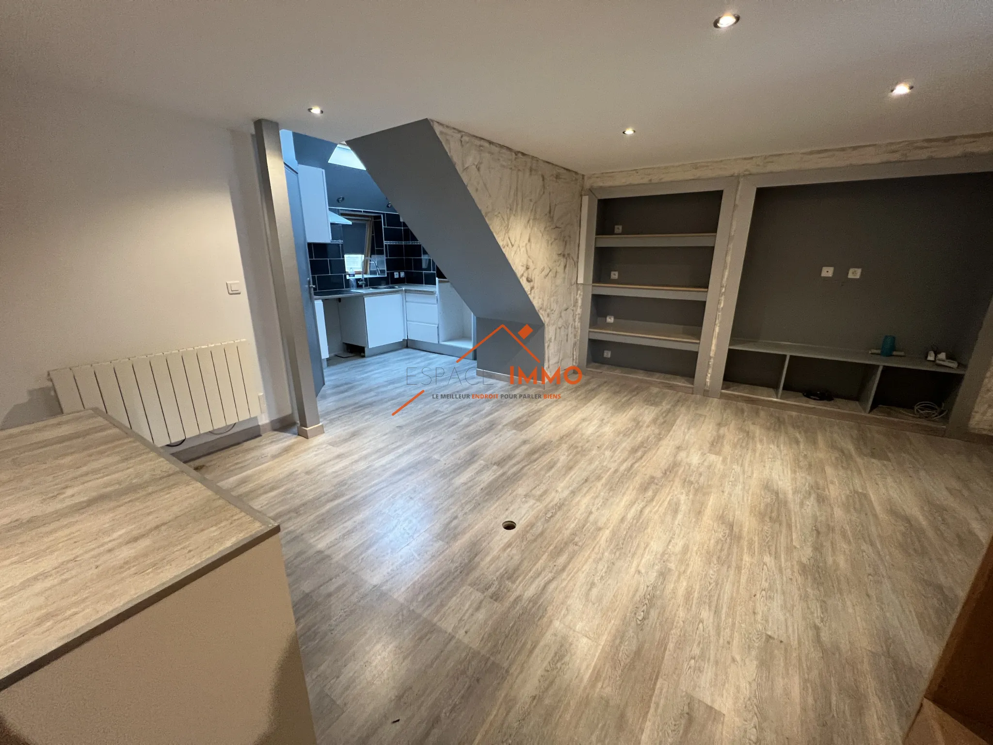 DENAIN : IMMEUBLE DE RAPPORT LOCAL COMMERCIAL + 2 APPARTEMENTS 