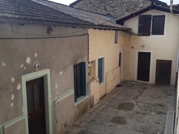 Maison de ville avec garage, terrasse et jardin à Pont d'Ain