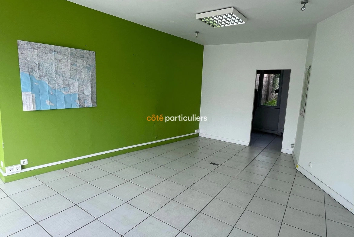 Immeuble à vendre à Pontivy - 2 Appartements et local commercial avec jardin 