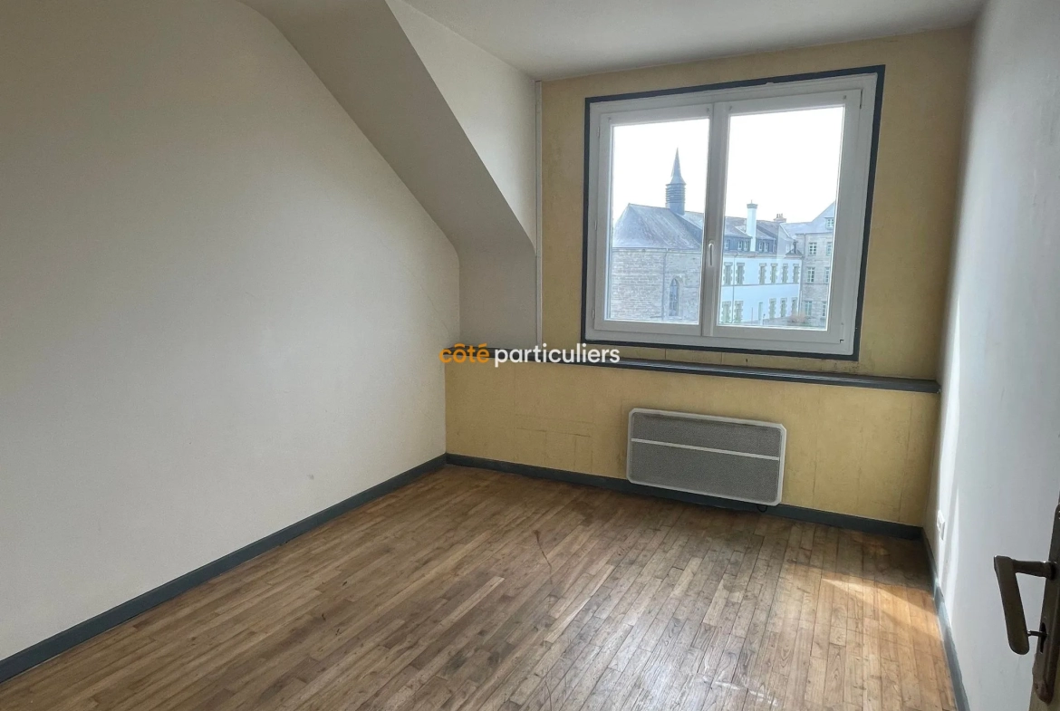 Immeuble à vendre à Pontivy - 2 Appartements et local commercial avec jardin 