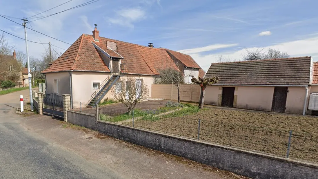 Maison avec Terrain et Dépendances à Digoin 