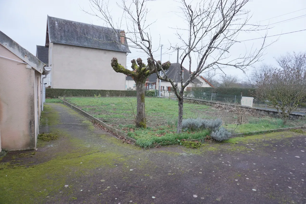 Maison avec Terrain et Dépendances à Digoin 