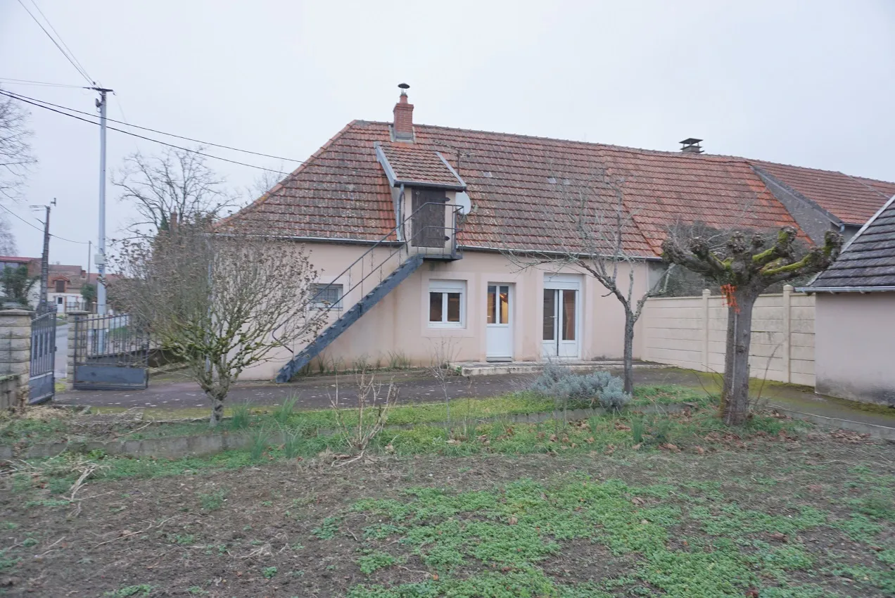 Maison avec Terrain et Dépendances à Digoin 