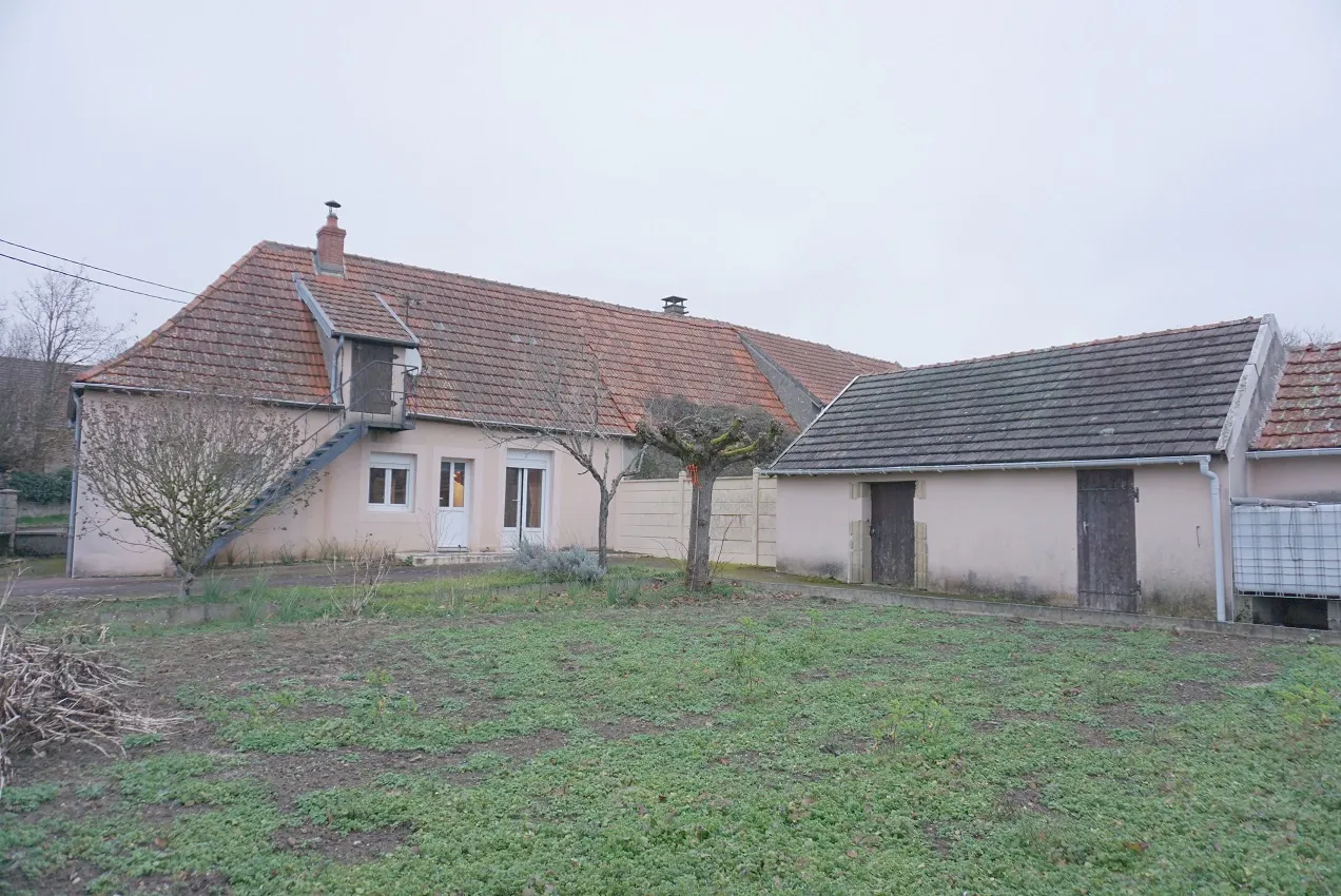 Maison avec Terrain et Dépendances à Digoin 