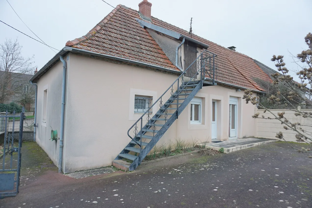 Maison avec Terrain et Dépendances à Digoin 