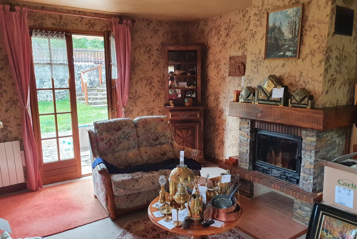 Agréable villa bien entretenue dans un bourg historique entre Tulle et Argentat 