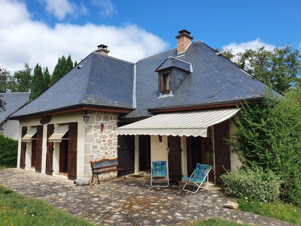 Agréable villa bien entretenue dans un bourg historique entre Tulle et Argentat