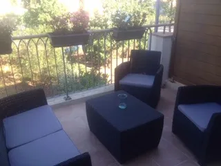 Appartement F2 à Roquebrune Sur Argens de 40 m2 avec piscine et vue dégagée sur le vignoble 