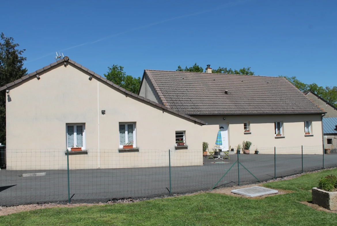 Cerilly- Maison joliment rénovée avec appartement sur +/- 4000 m2 de terrain 