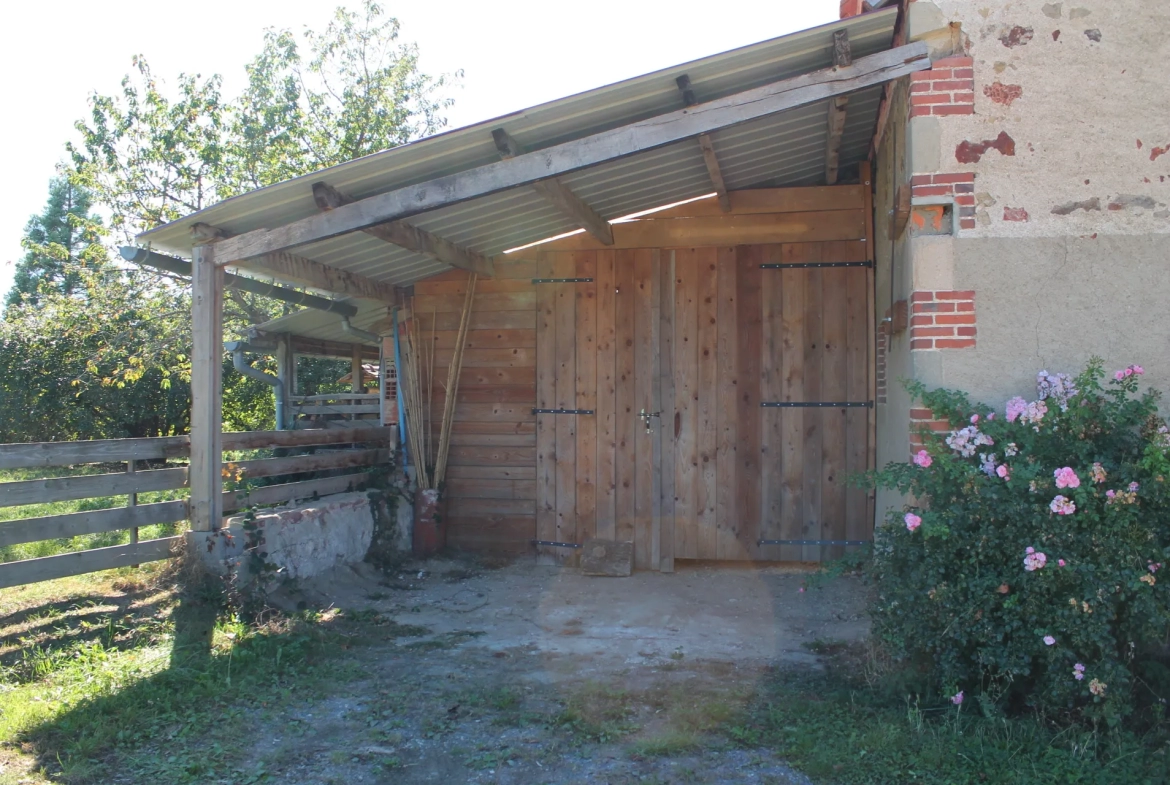 Vente - Fermette rénovée avec grange sur 2,6 hectares de terrain à Villefranche d'Allier 