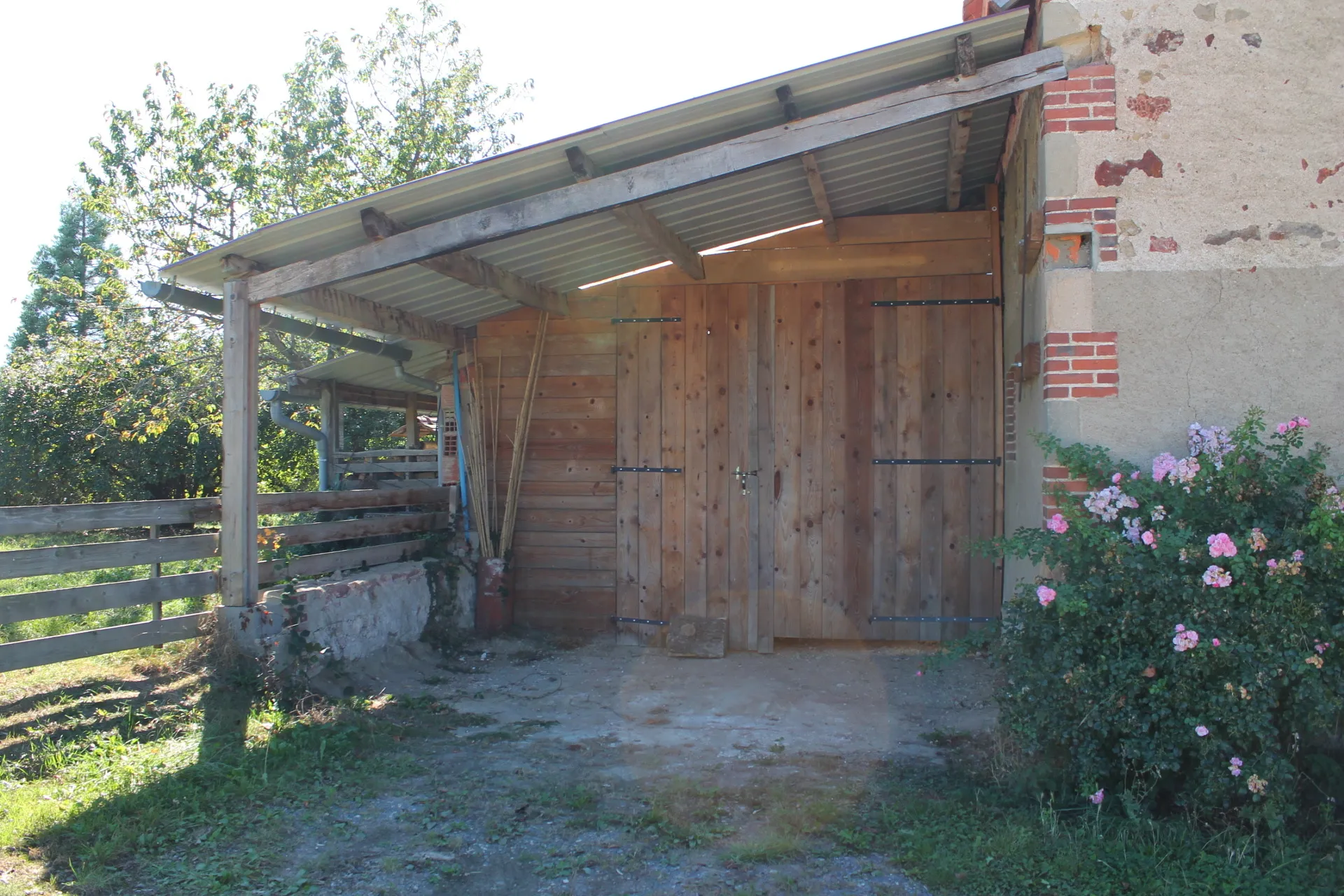 Vente - Fermette rénovée avec grange sur 2,6 hectares de terrain à Villefranche d'Allier 