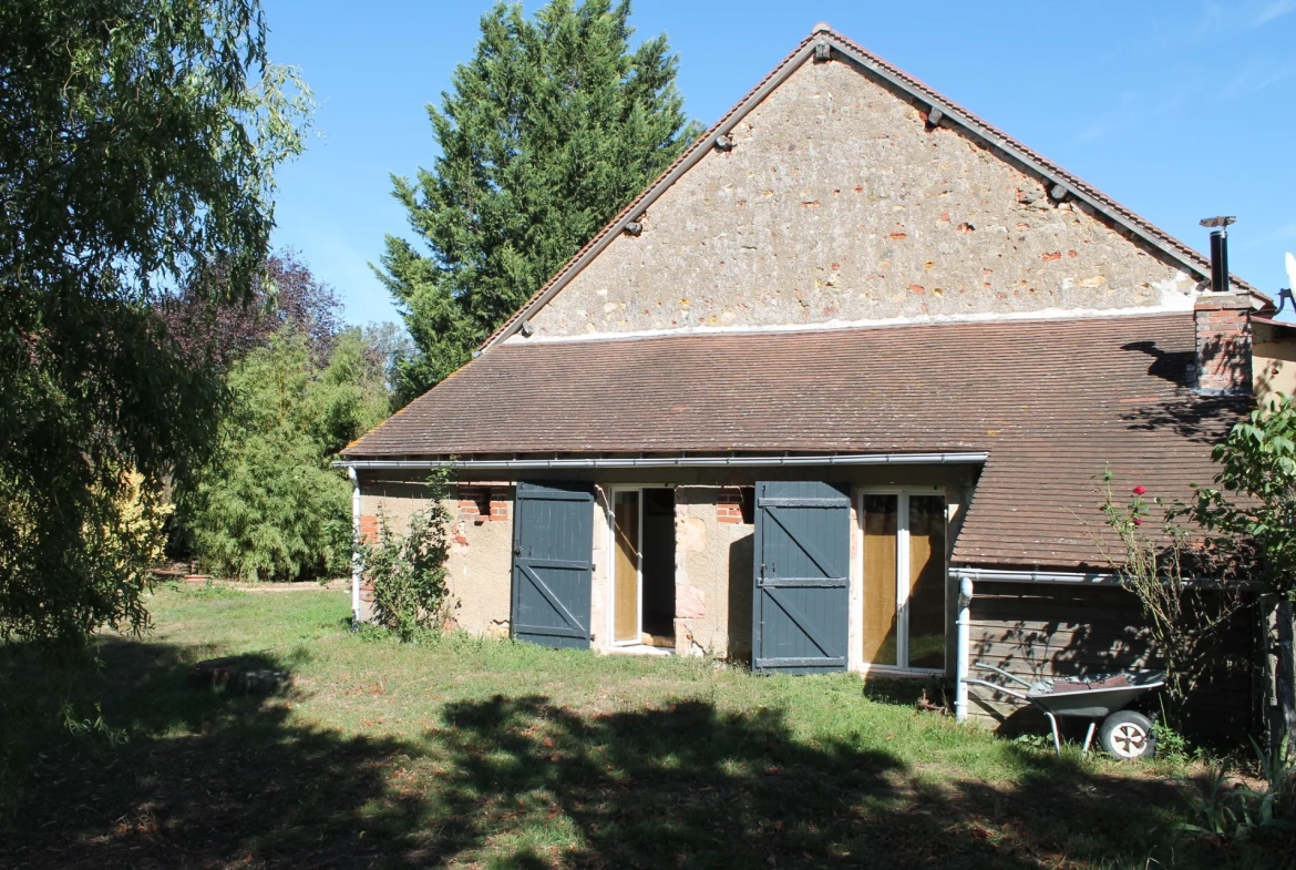 Vente - Fermette rénovée avec grange sur 2,6 hectares de terrain à Villefranche d'Allier 