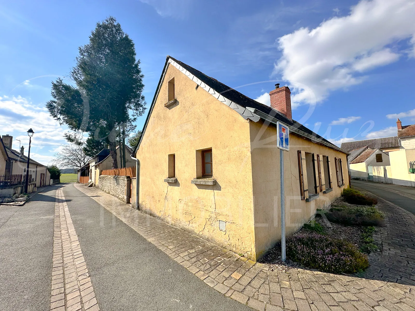 Charmante maison de bourg à Lasse - 139,900 € 
