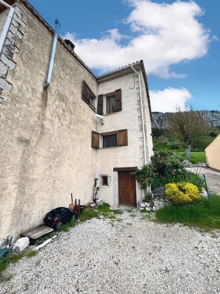 Maison de village 4 pièces avec terrasse à Seranon 