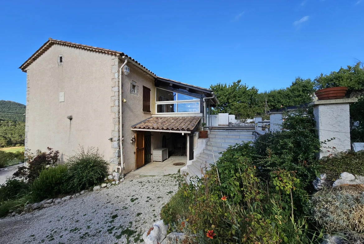 Maison de village 4 pièces avec terrasse à Seranon 