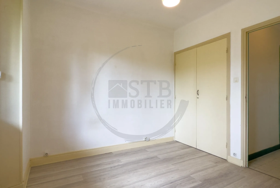 Appartement de 32m2 avec terrasse, garage et cave à Privas 