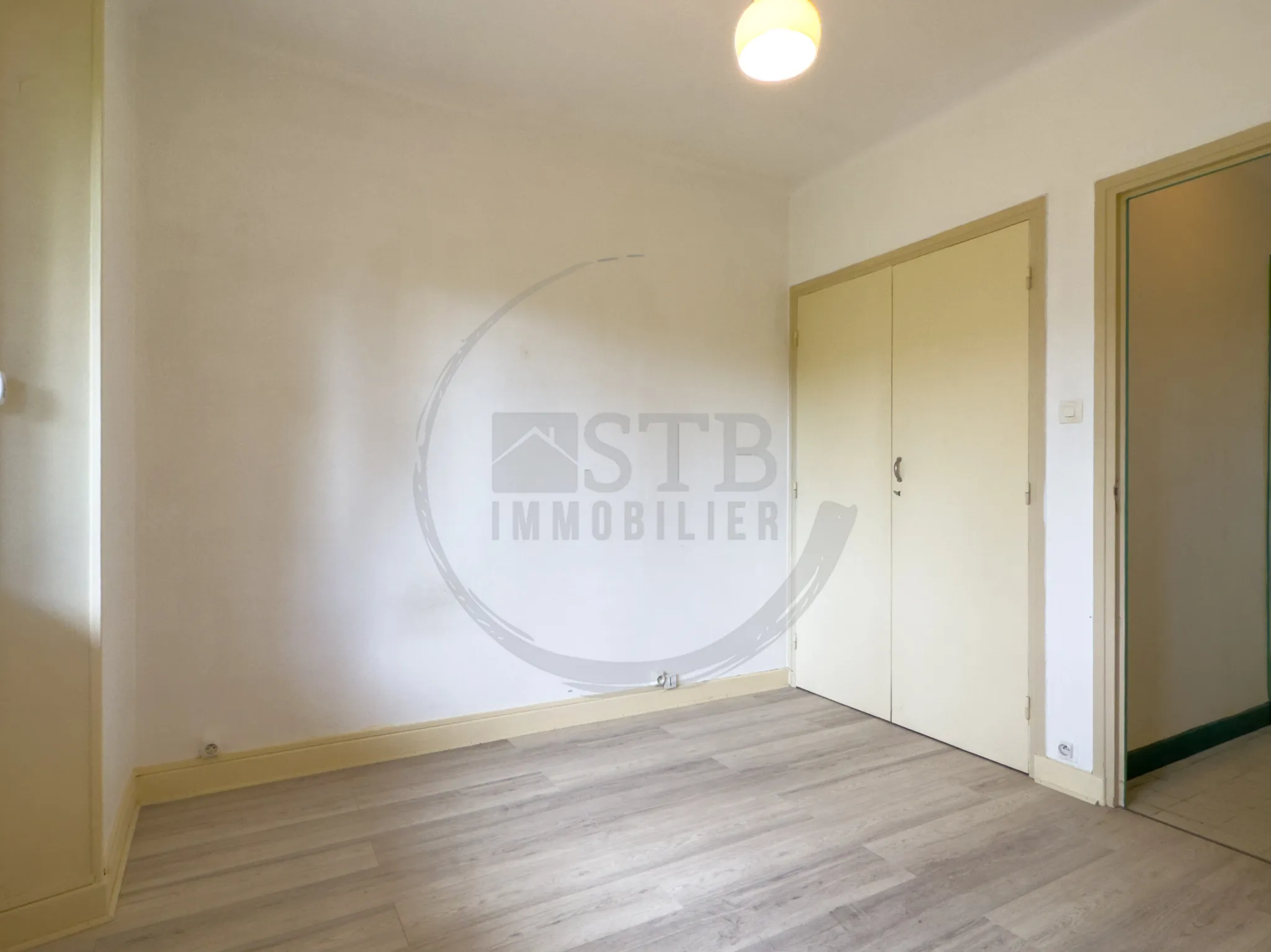 Appartement de 32m2 avec terrasse, garage et cave à Privas 